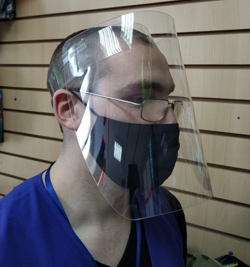 Защитные экраны для лица, защитные экраны для касс из оргстекла, печать на масках.